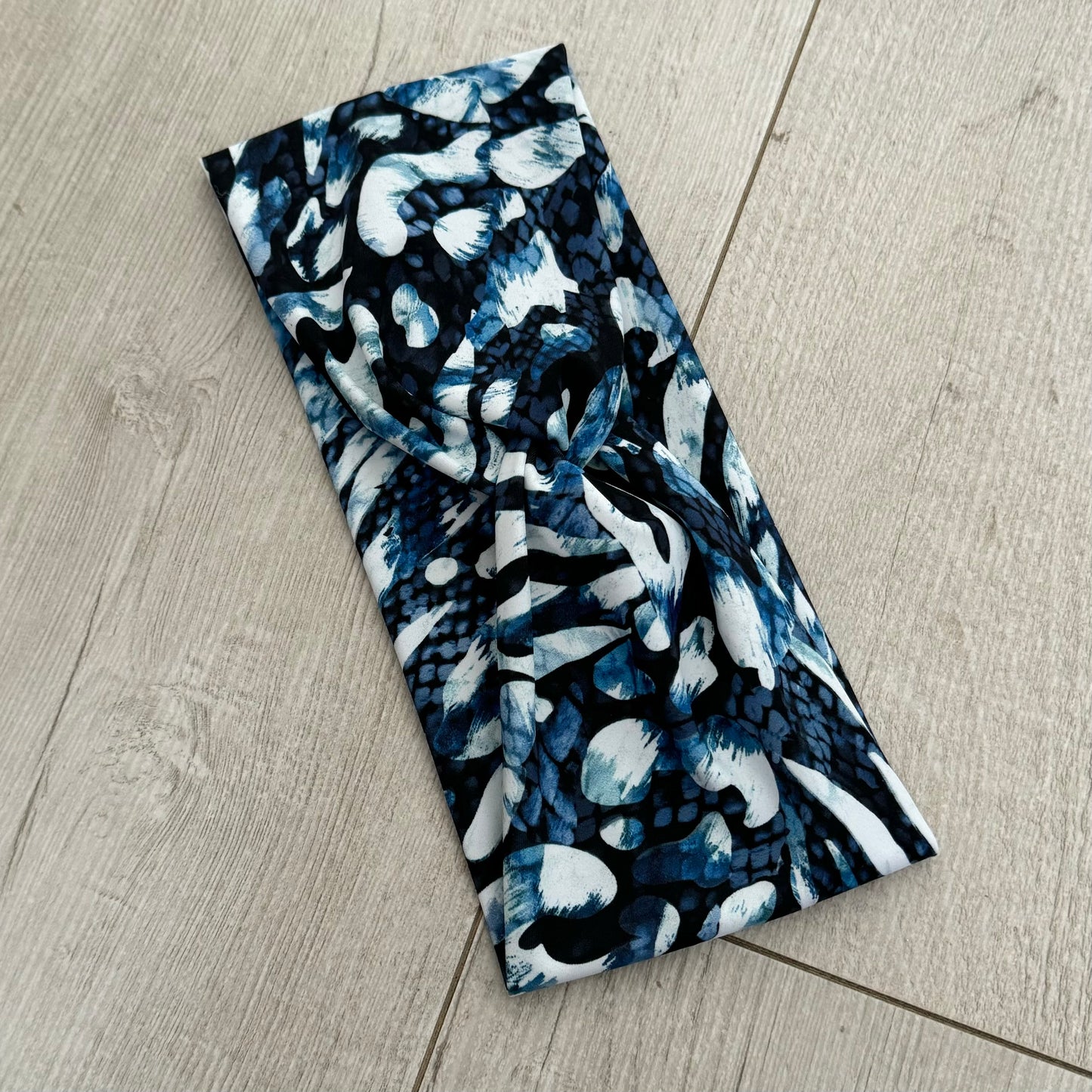 Cintillo azul marino estampado