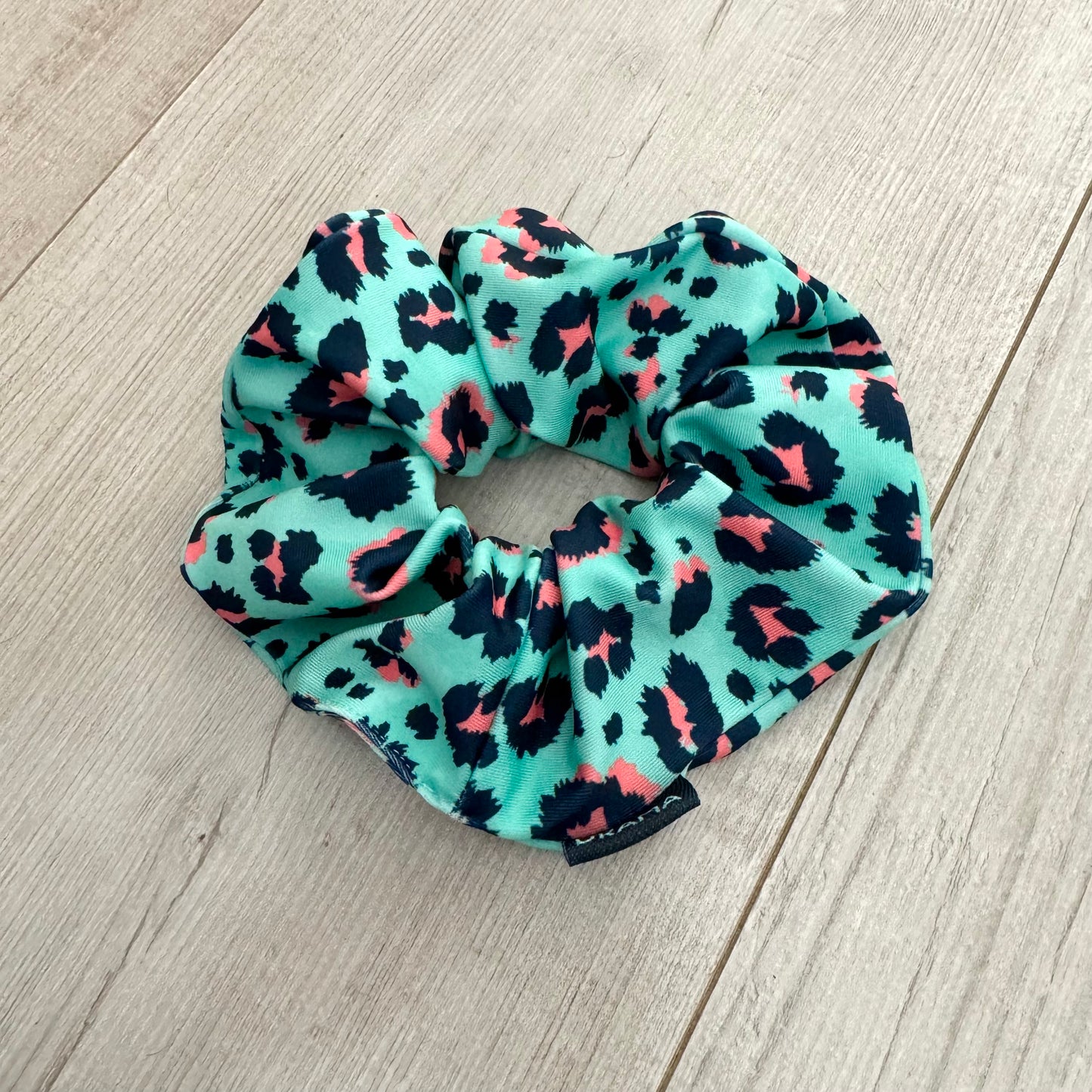 Scrunchie print verde-rosa
