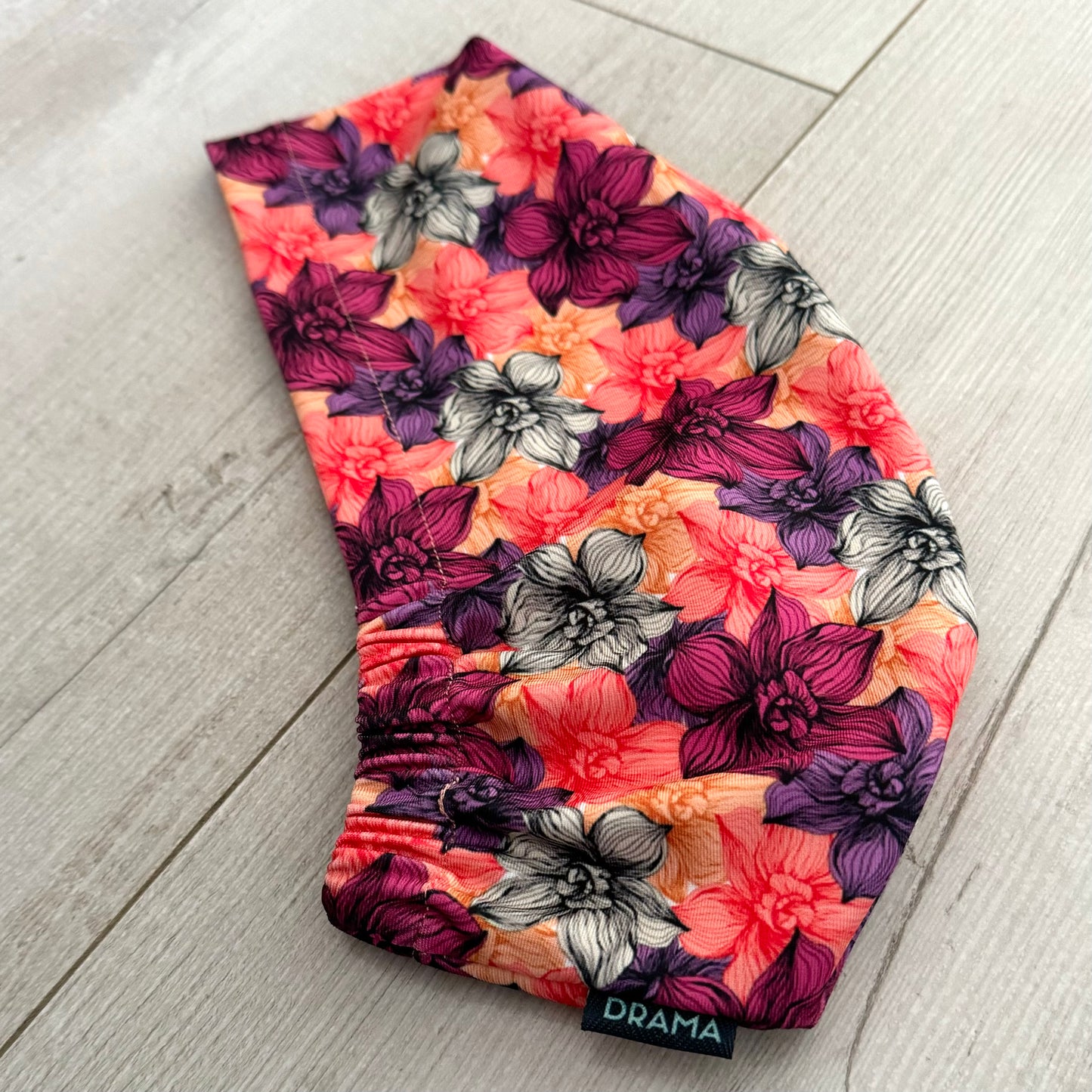 Cofia flores moradas