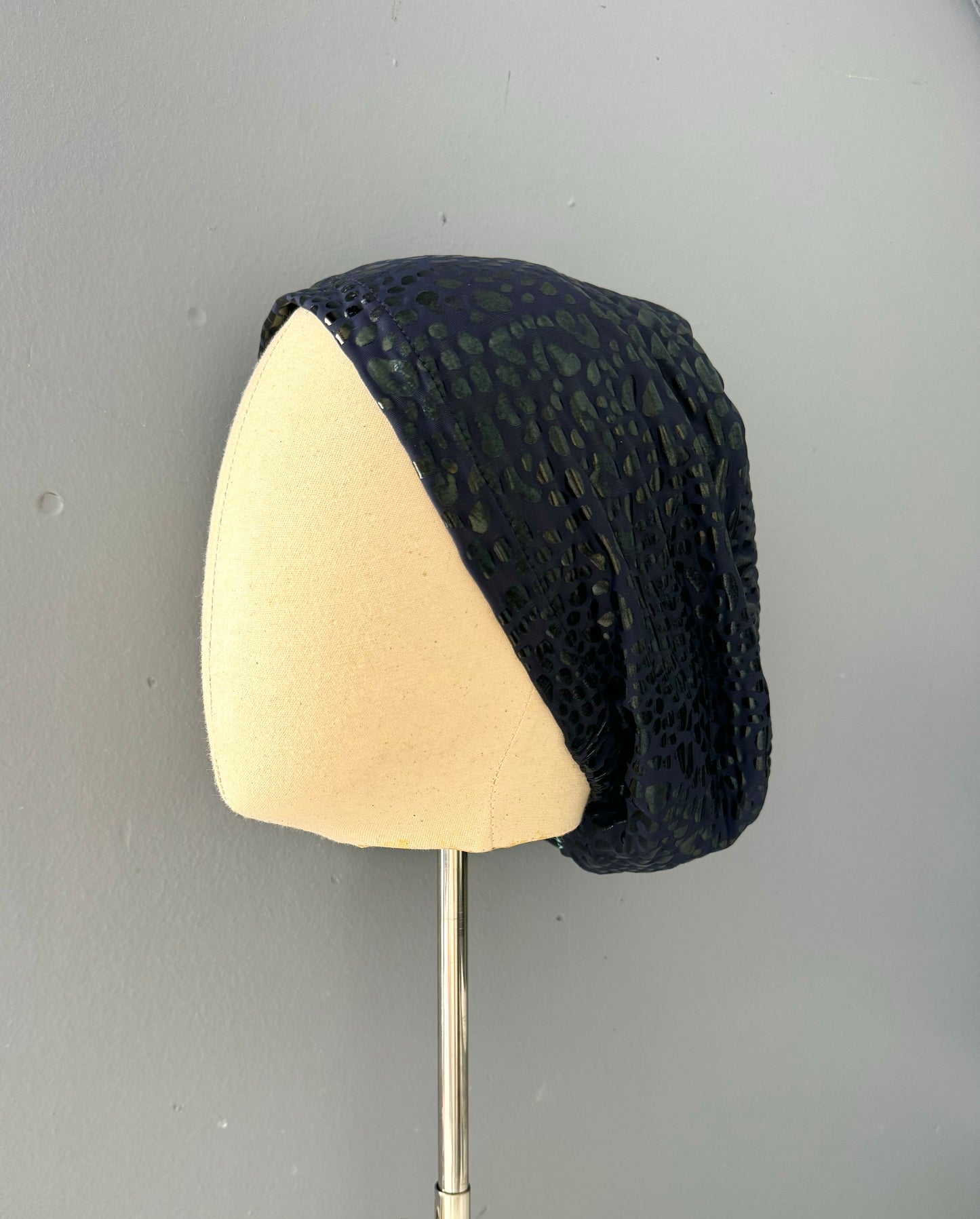 Cofia azul marino detalles brillantes✨