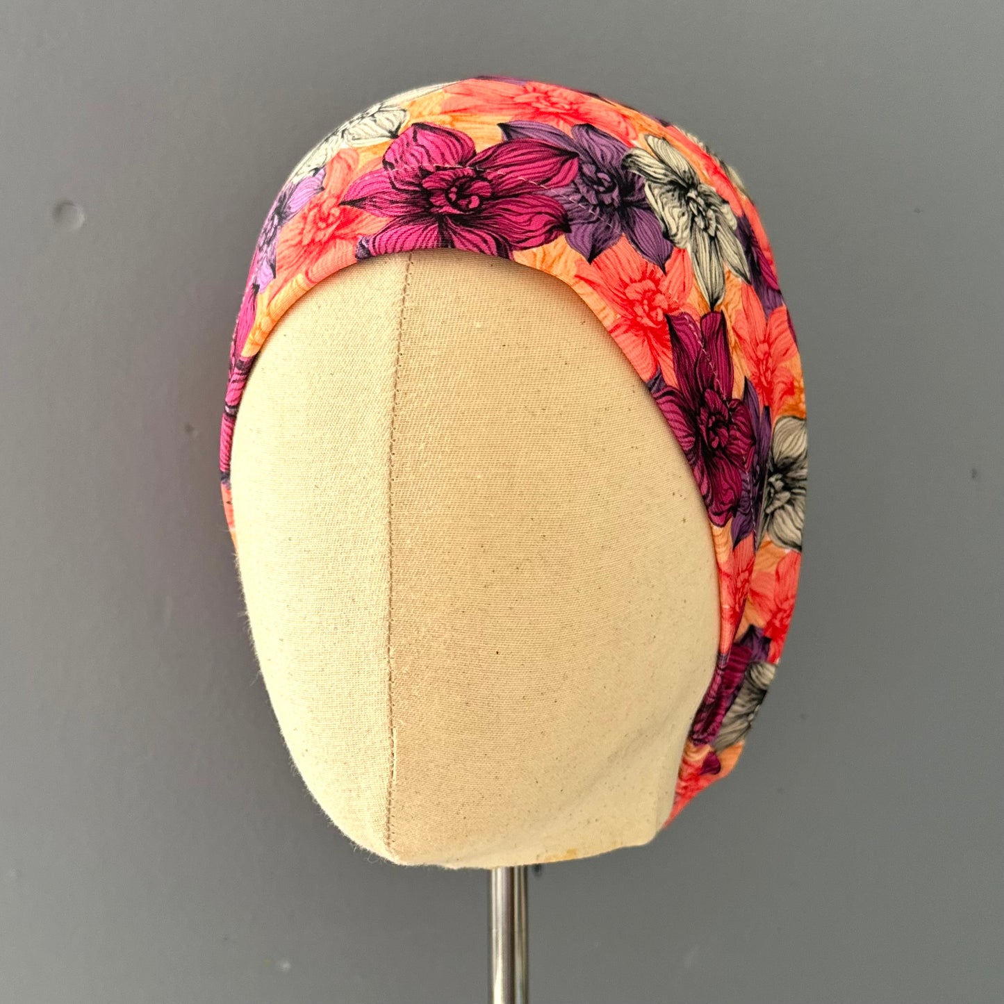 Cofia flores moradas