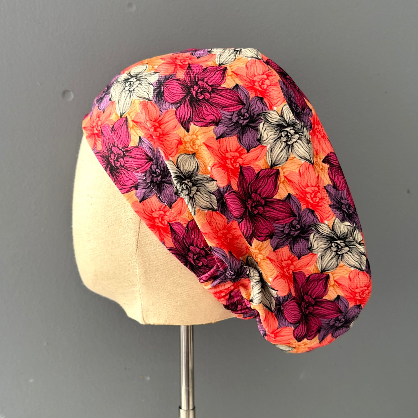 Cofia flores moradas