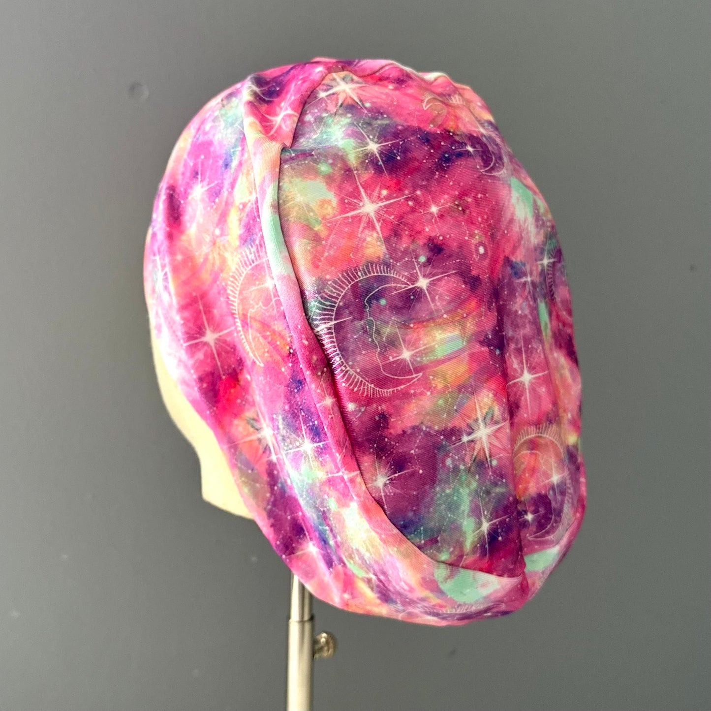 Cofia constelaciones rosadas