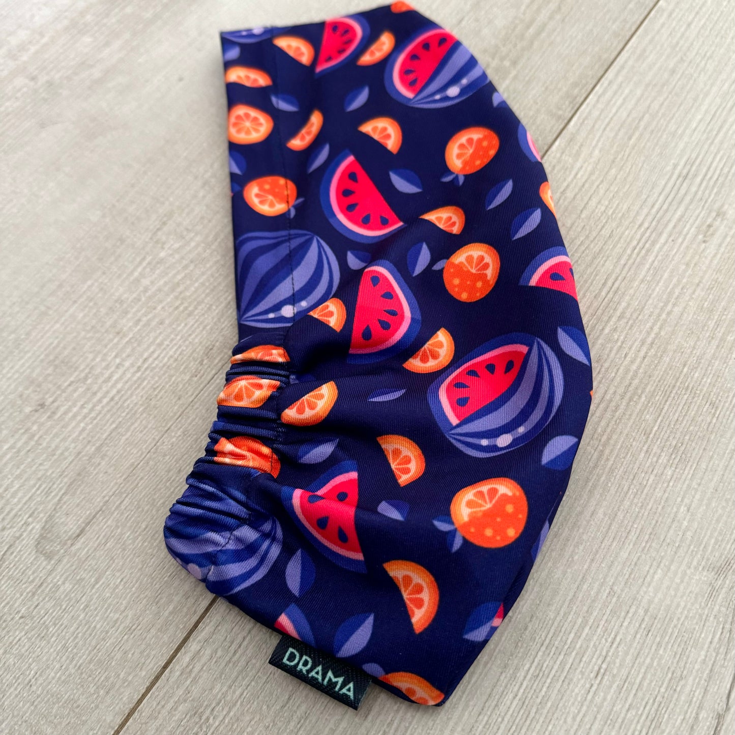 Cofia frutal fondo morado