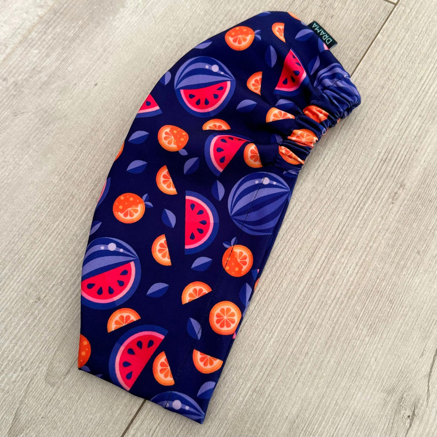 Cofia frutal fondo morado