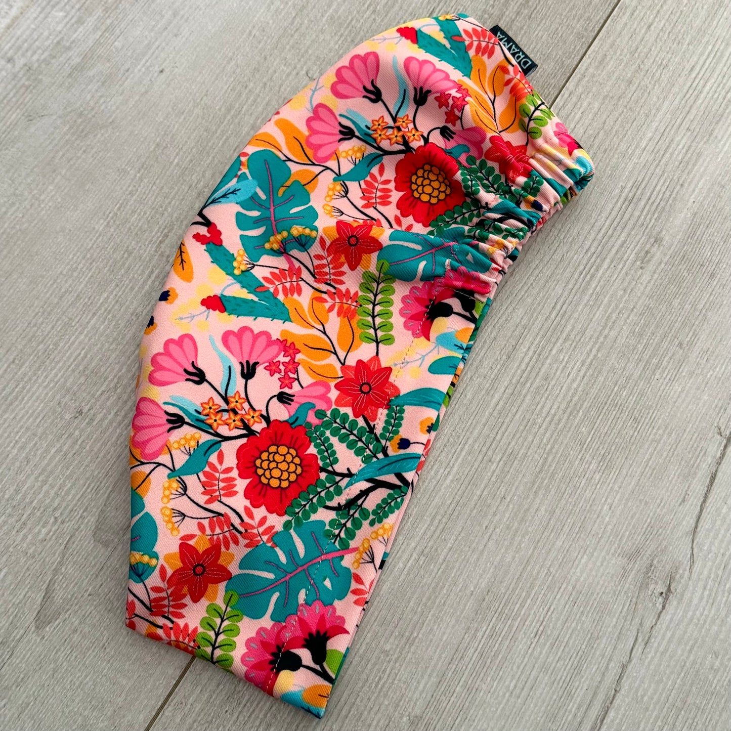 Cofia floral rosado y verde