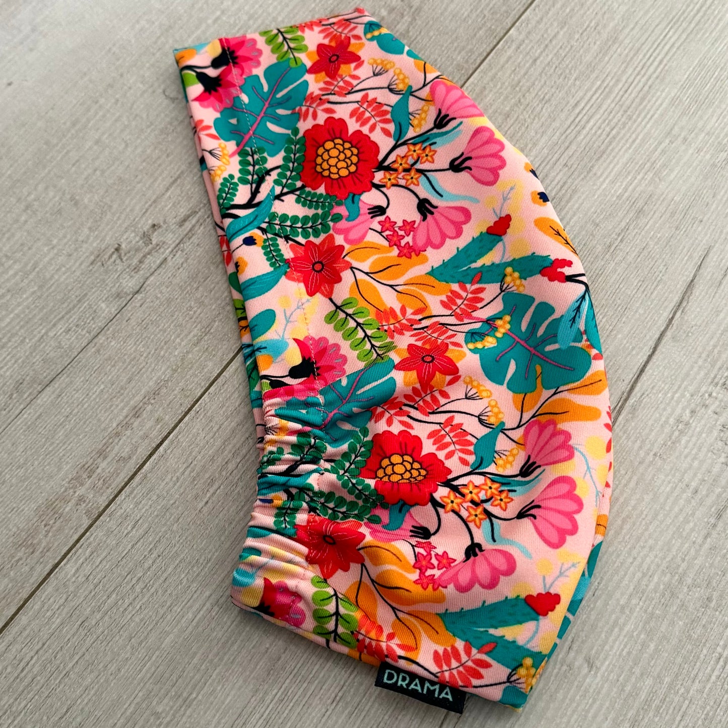 Cofia floral rosado y verde