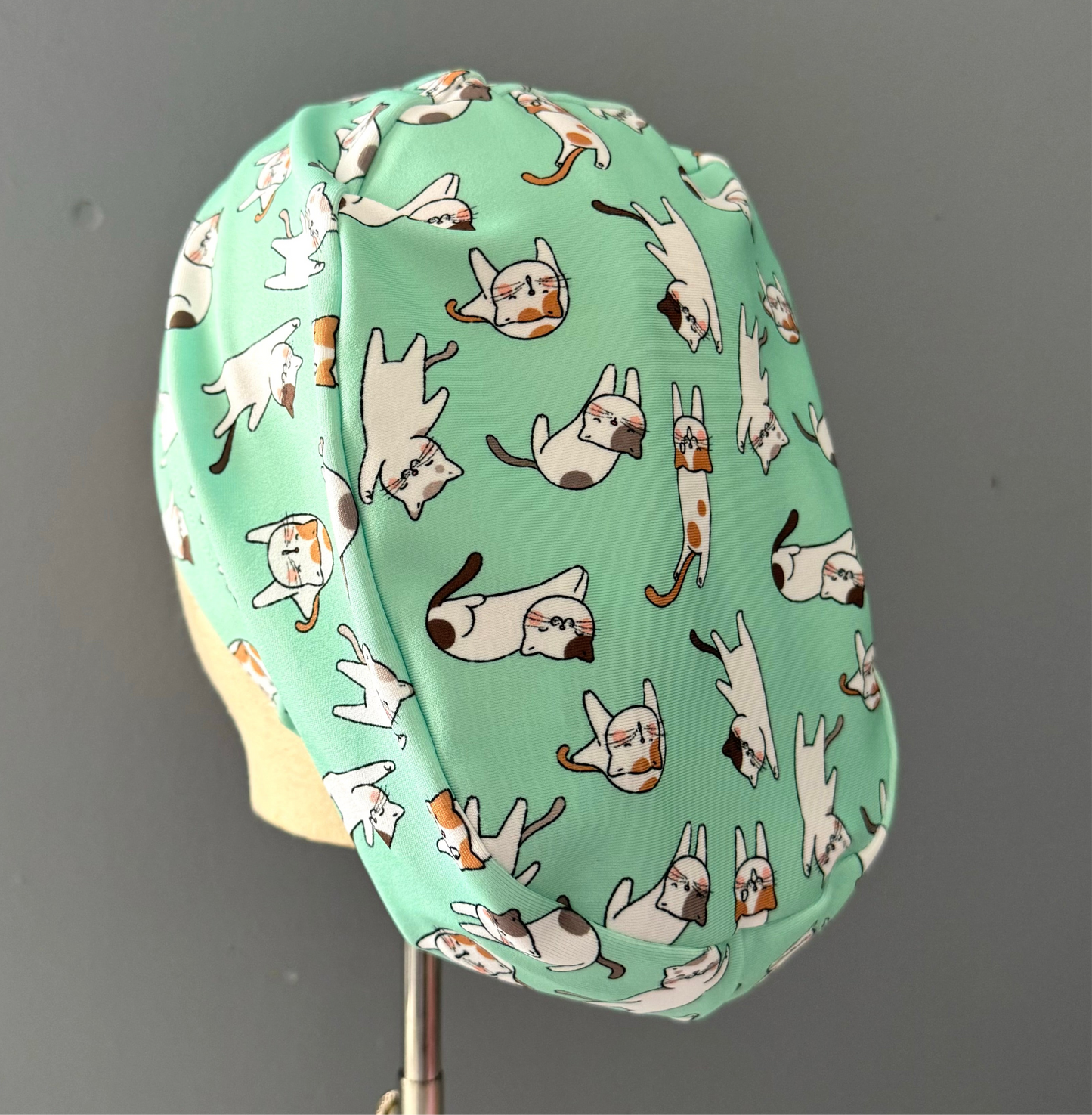 Cofia turquesa y gatitos