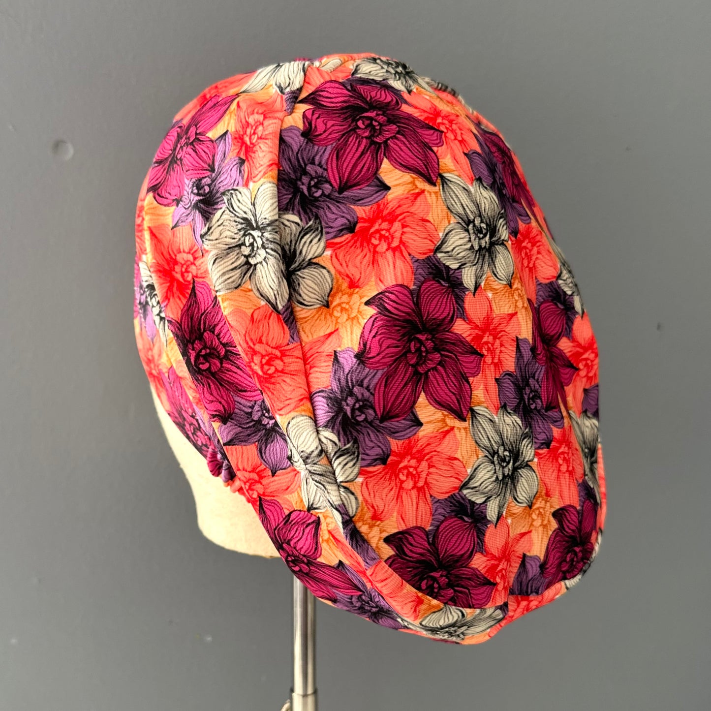 Cofia flores moradas