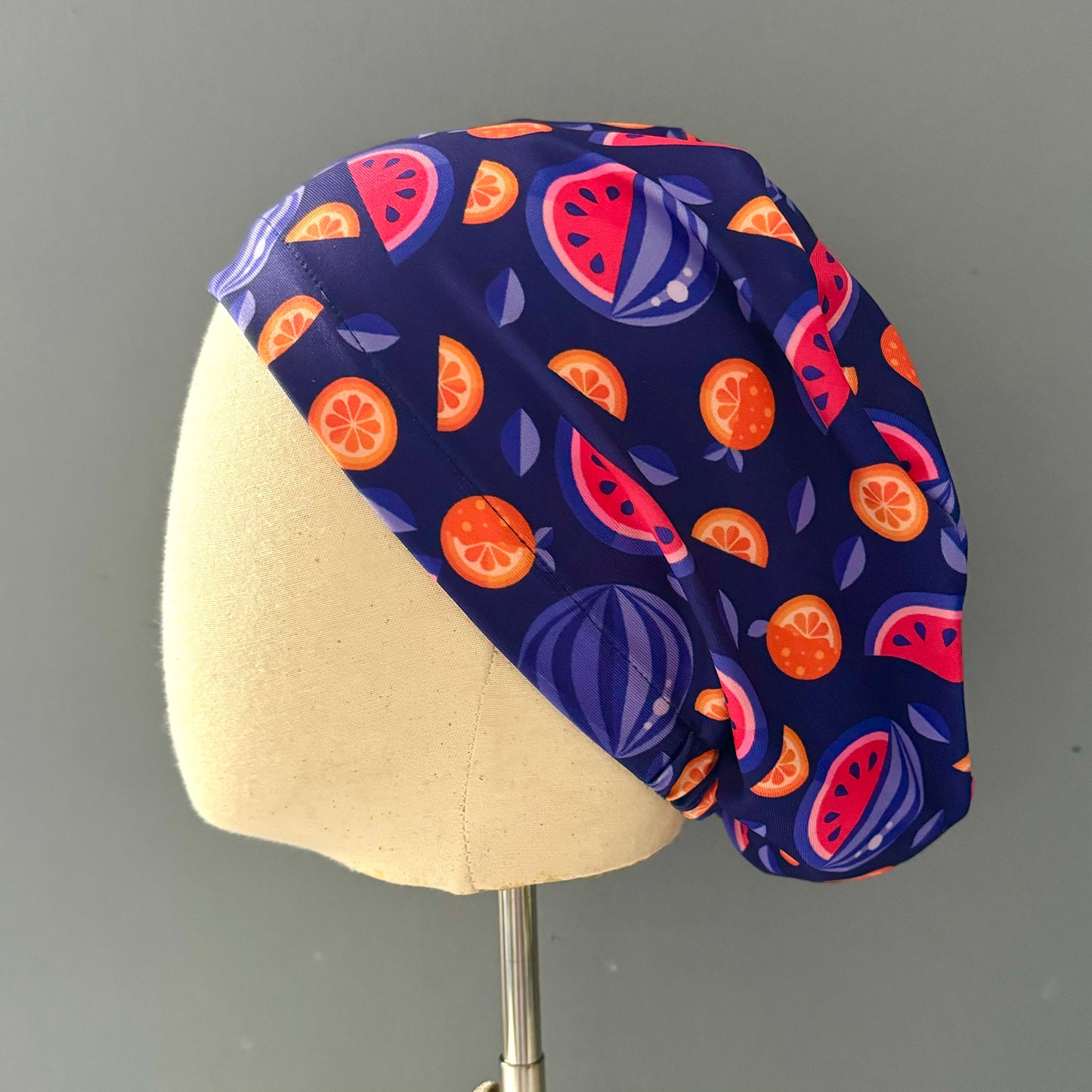 Cofia frutal fondo morado